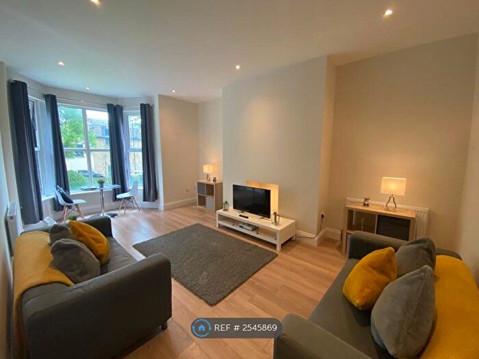 2 Bedroom Flat To Rent In Moorland Hall, Leeds, LS3