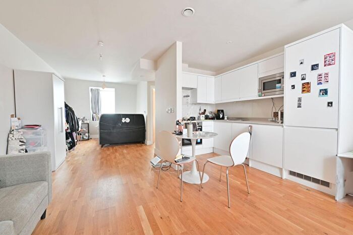 Studio To Rent In Walworth Road, Elephant And Castle, London, SE17