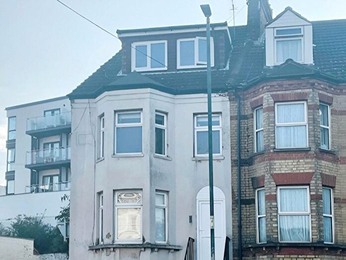 Flat To Rent In Maidstone Road, Chatham, Kent, ME4
