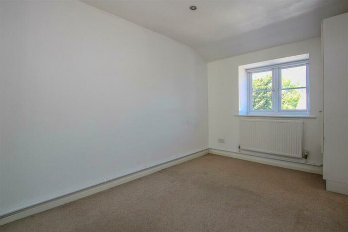 1 Bedroom Apartment For Sale In Gresham Close, Brentwood, CM14