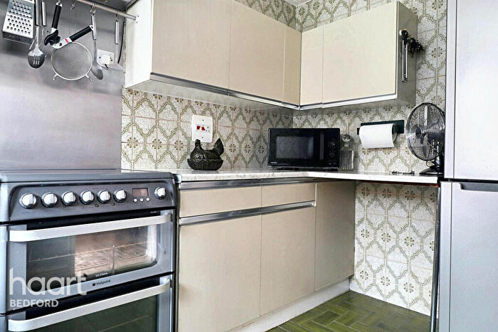 3 Bedroom End Of Terrace House For Sale In Huntsmans Way, Bedford, MK44