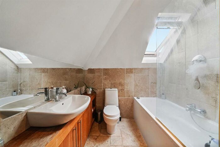 2 Bedroom Flat For Sale In Dartmouth Road, London, NW2