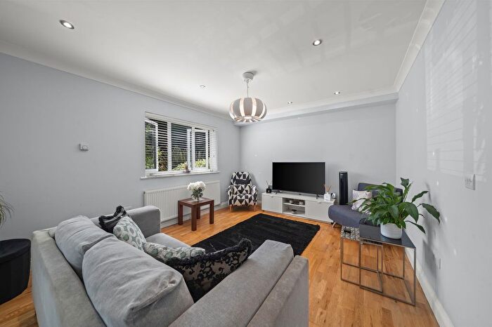 2 Bedroom Flat To Rent In Willesden Lane, London, NW6