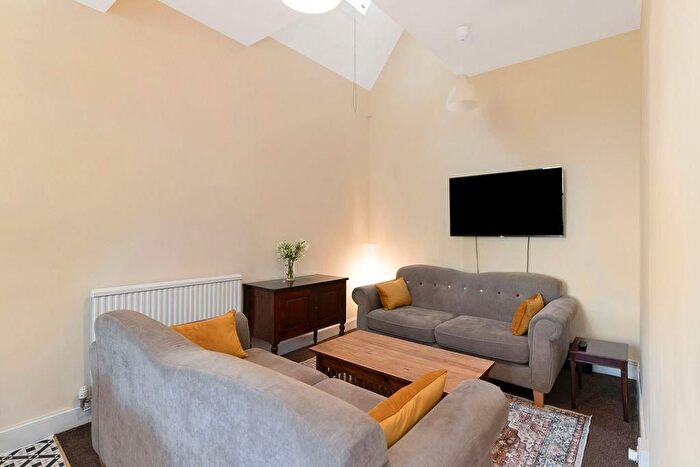 5 Bedroom Flat To Rent In Forrest Road, Edinburgh, EH1