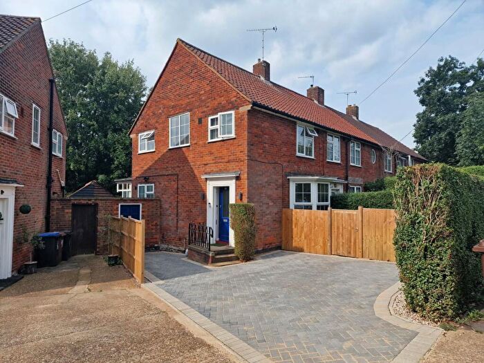 3 Bedroom Semi-Detached House To Rent In Holwell Road, Welwyn Garden City, AL7