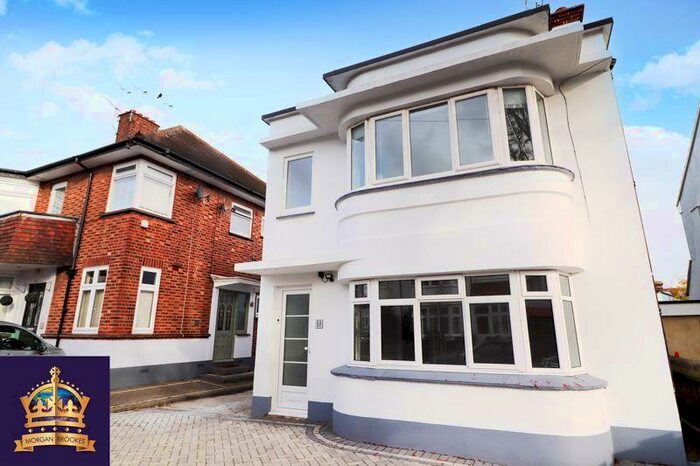 2 Bedroom Flat To Rent In Station Road, Leigh-On-Sea, SS9