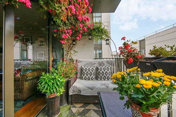 1 Bedroom Flat To Rent In Samphire Heights, Napa Close, Stratford, E20