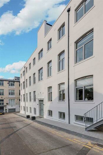 3 Bedroom Flat To Rent In Fortess Road, NW5