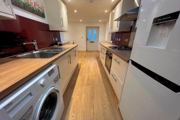 2 Bedroom Bungalow To Rent In Beachgrove Road, Bristol, BS16