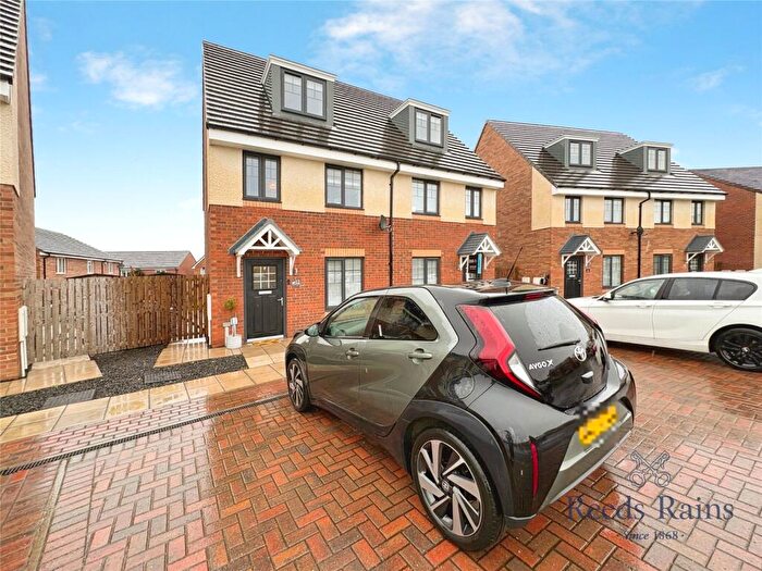 3 Bedroom Semi-Detached House For Sale In Wagtail Gardens, Ryton, Tyne And Wear, NE40