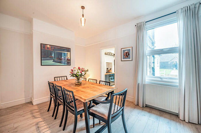 2 Bedroom Cottage For Sale In West Street, Carshalton, SM5