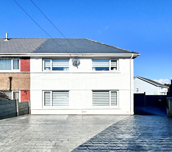 3 Bedroom Semi-Detached House For Sale In Cwrt Twyn Rhyd, Rhigos, Aberdare, South Glamorgan, CF44