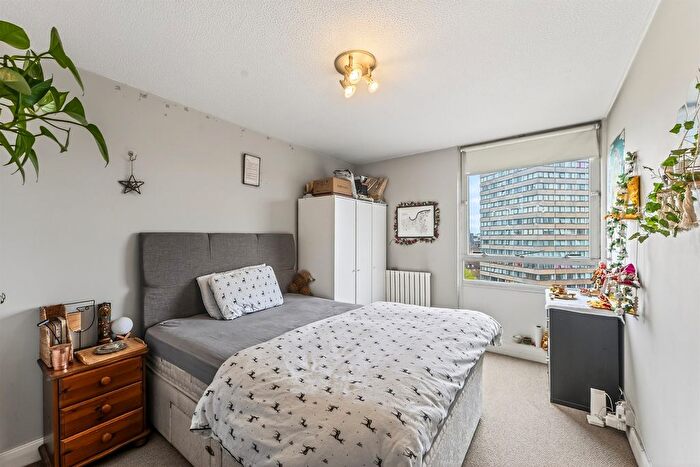 2 Bedroom Flat For Sale In Bramlands Close, London, SW11
