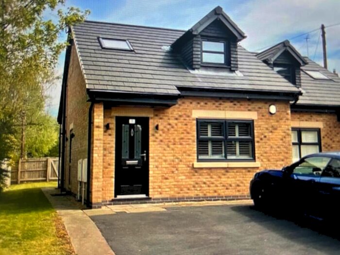 2 Bedroom Semi-Detached House To Rent In Kinder View Close, SK12