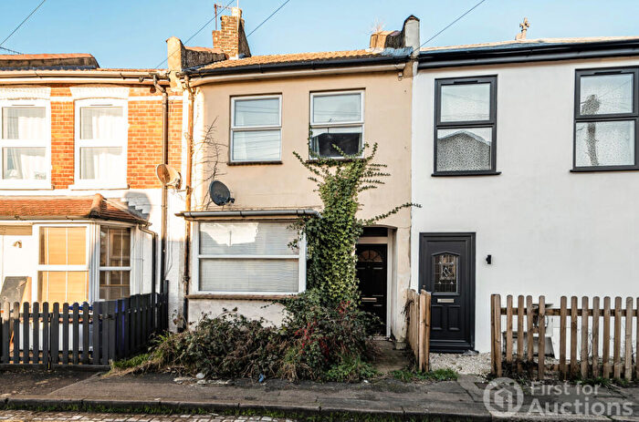 3 Bedroom Terraced House For Sale In Beechnut Road, Aldershot, Hampshire, GU12