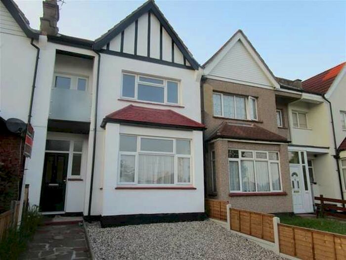 Property To Rent In Riviera Drive, Southend On Sea, SS1