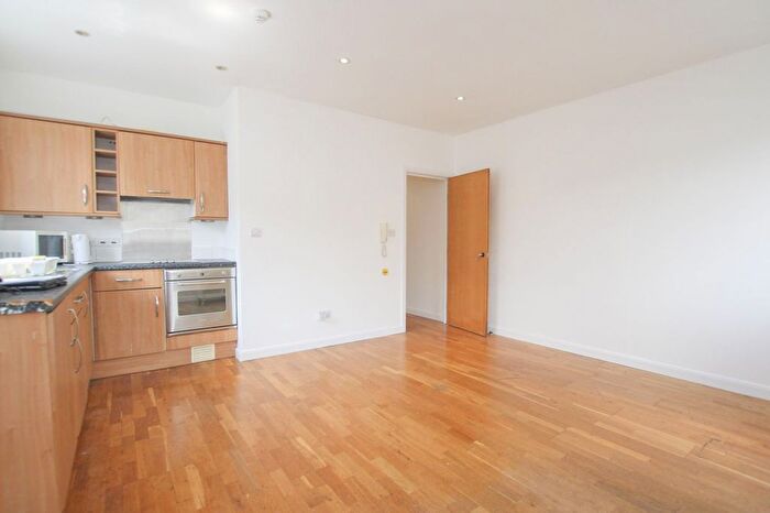 1 Bedroom Flat To Rent In St. Albans Road, Watford, WD24