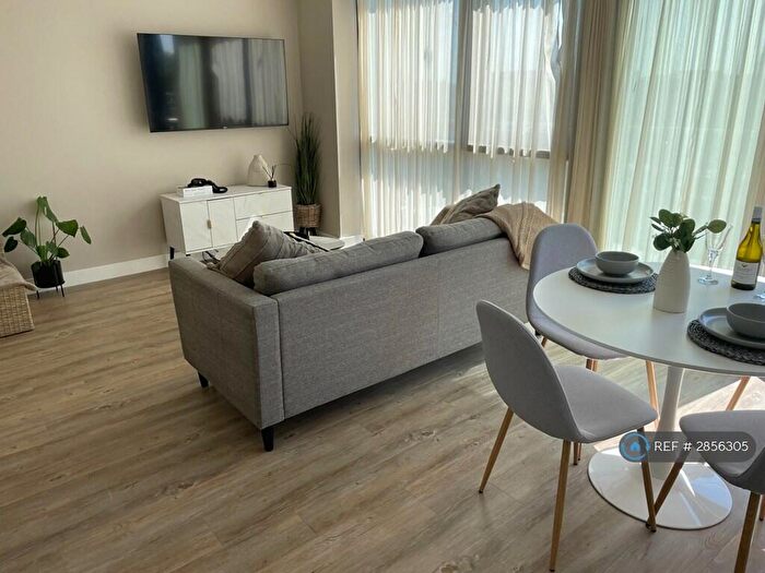 2 Bedroom Flat To Rent In The Glass House, Hull, HU1