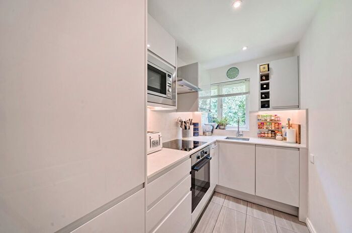 1 Bedroom Flat For Sale In Botany Close, New Barnet, EN4