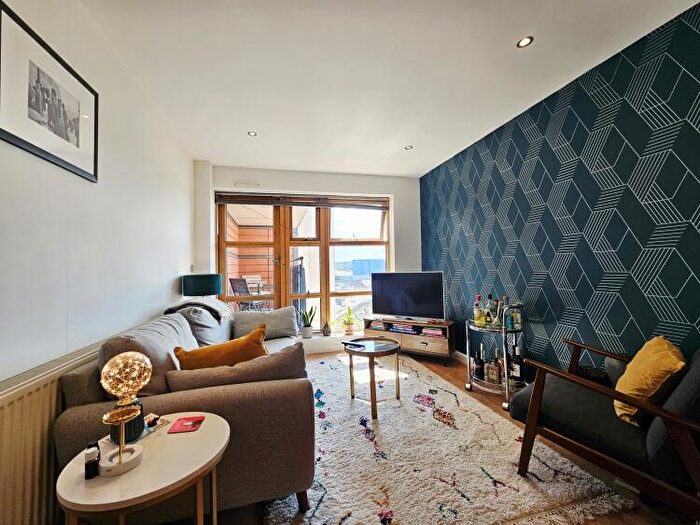 1 Bedroom Apartment For Sale In Brewery Wharf Bowman Lane Leeds, LS10
