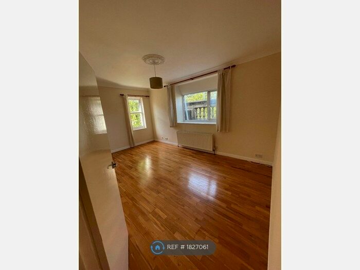 2 Bedroom Flat To Rent In Hambeldon House, Bristol, BS6