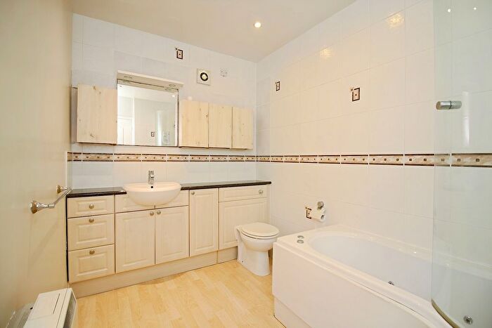 1 Bedroom Flat For Sale In Clarence Court, Clarence Road, Hinckley, LE10