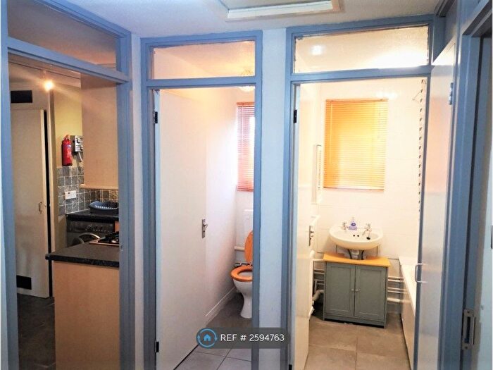 2 Bedroom Flat To Rent In Consul Court, Cambridge, CB4