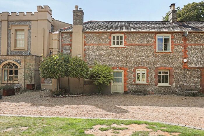 3 Bedroom Terraced House For Sale In A Charming Cottage Set In A Peaceful Corner Of Holt, NR25