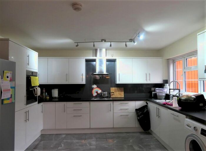 5 Bedroom Semi-Detached House To Rent In The Moorings, Hockley, Birmingham, B18