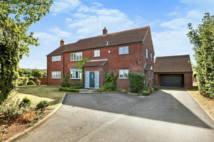 4 Bedroom Equestrian Property For Sale In Dunham Road, Laneham, Retford, DN22