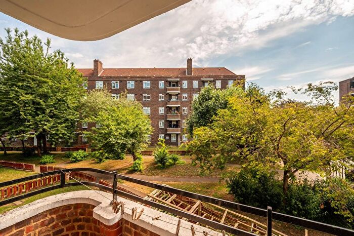 2 Bedroom Flat To Rent In Barlow Street, Elephant And Castle, London, SE17