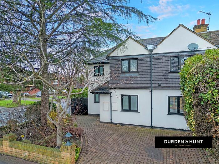 4 Bedroom Semi-Detached House To Rent In Hainault Road, Chigwell, IG7