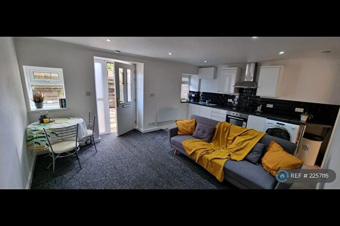 Studio To Rent In Grape Street, Bradford, BD15