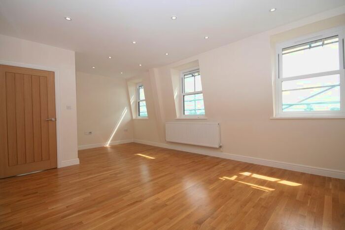 2 Bedroom Flat To Rent In Ambassador House, Cavendish Avenue, Harrow, HA1
