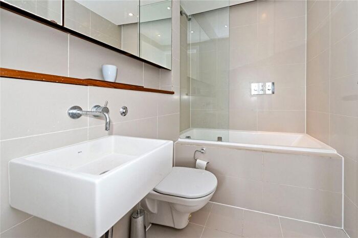 2 Bedroom Flat To Rent In Collingham Place, Earls Court, SW5