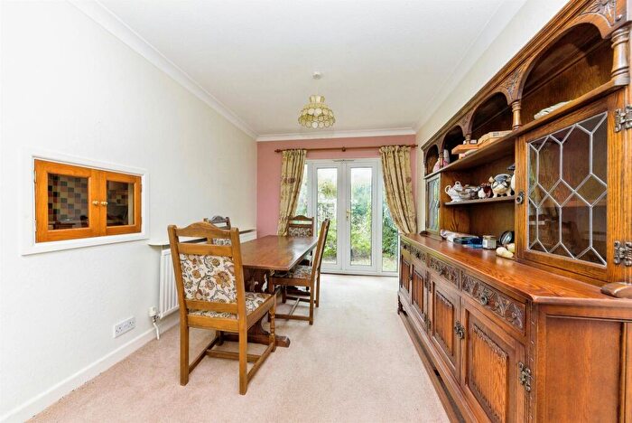 3 Bedroom Chalet For Sale In Stamford Close, Market Deeping, Peterborough, PE6