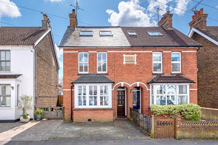 4 Bedroom Semi-Detached House For Sale In Kempshott Road, Horsham, RH12