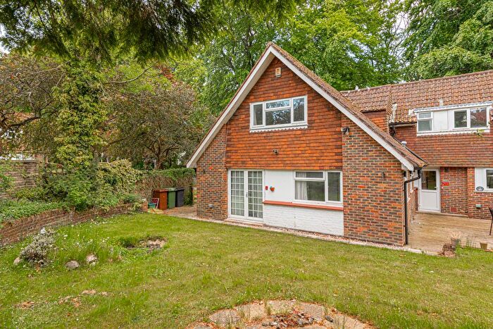 5 Bedroom Detached House For Sale In Milburn Walk, Epsom, KT18