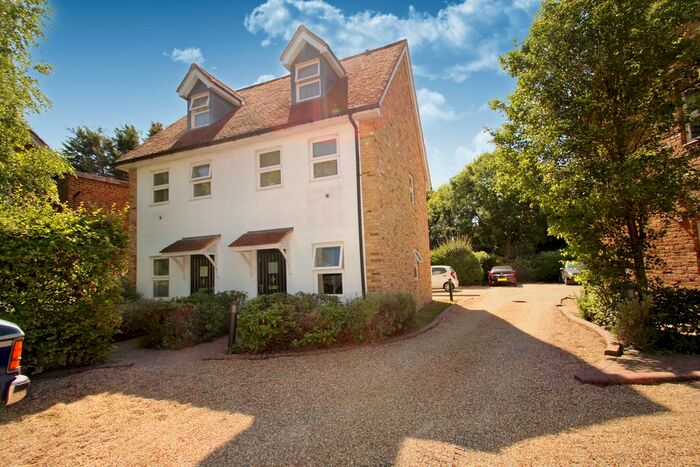 Studio For Sale In Blacksmiths Court, West Drayton, Greater London, UB7