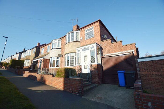 3 Bedroom Semi-detached House To Rent In Hollybank Avenue, Sheffield, S12