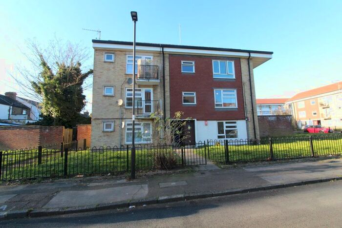 1 Bedroom Flat To Rent In Cherry Road, Enfield, EN3