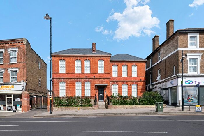 2 Bedroom Terraced House To Rent In Uxbridge Road, Hanwell, W7