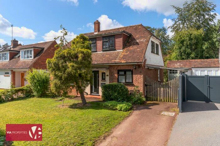 3 Bedroom Detached House To Rent In College Road, Hoddesdon, EN11