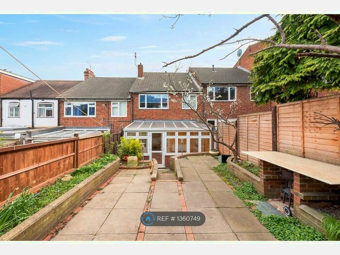 2 Bedroom Flat To Rent In Hurst Road, London, E17