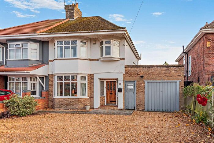 3 Bedroom Detached House For Sale In Thorpe Park Road, Peterborough, PE3