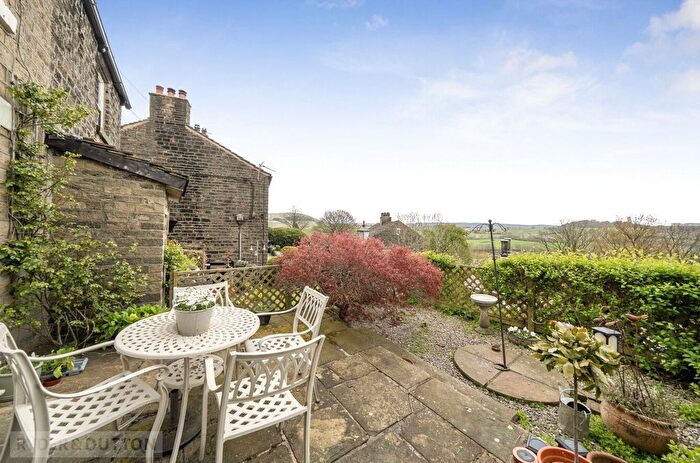 4 Bedroom Semi-Detached House For Sale In Old Road, Tintwistle, Glossop, Derbyshire, SK13