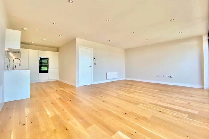 2 Bedroom Flat To Rent In Harewood Avenue, Mill Hill, London, NW7