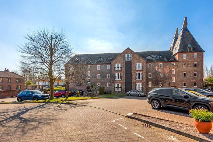 2 Bedroom Flat To Rent In Carpenters Lane, Hadlow, TN11