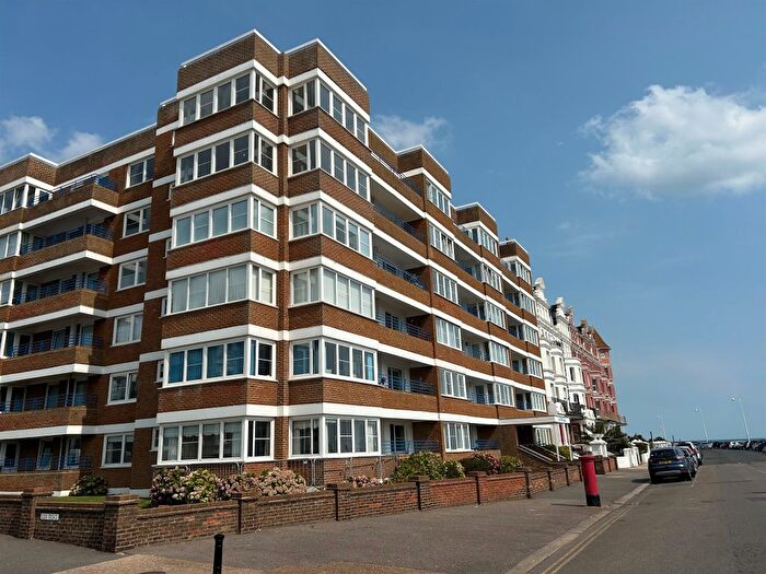 2 Bedroom Flat For Sale In Glyne Hall, Bexhill-On-Sea, TN40