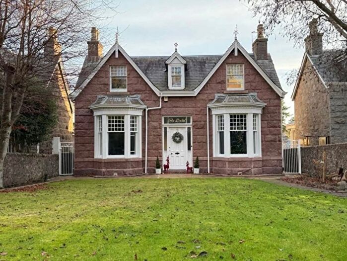 4 Bedroom Detached House To Rent In North Deeside Road, Bieldside, Aberdeen, AB15